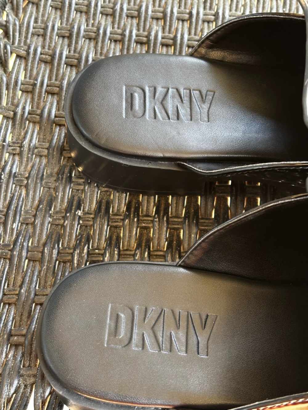 DKNY Black Patent Penny Loafer Mule Platform Slides Dark Academia Size8M Women’s - Picture 15 of 16